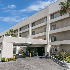 Baymont By Wyndham Arlington At Six Flags Dr